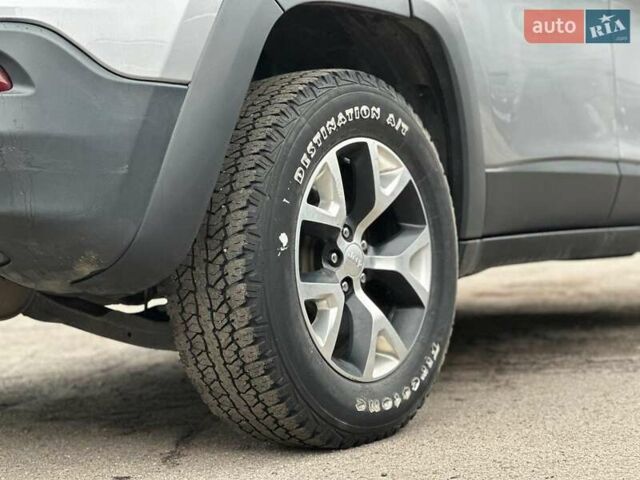Серый Джип Чероки, объемом двигателя 2.4 л и пробегом 152 тыс. км за 15490 $, фото 10 на Automoto.ua