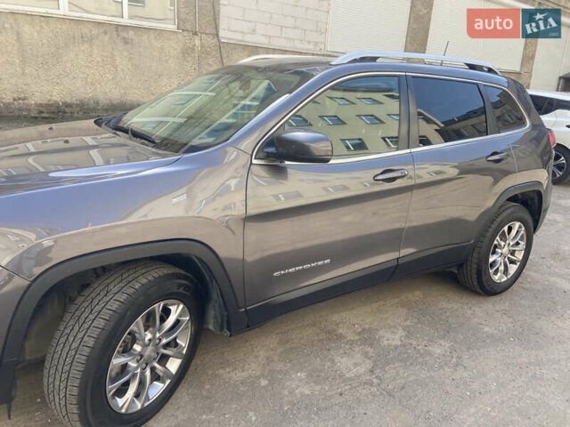 Сірий Джип Cherokee, об'ємом двигуна 3.24 л та пробігом 141 тис. км за 16700 $, фото 1 на Automoto.ua