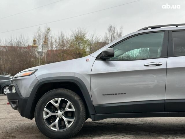Серый Джип Чероки, объемом двигателя 2.4 л и пробегом 152 тыс. км за 15490 $, фото 5 на Automoto.ua