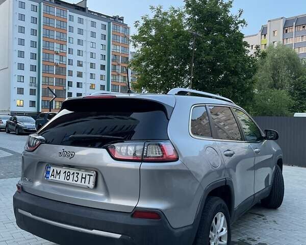 Серый Джип Чероки, объемом двигателя 2.36 л и пробегом 149 тыс. км за 18000 $, фото 2 на Automoto.ua