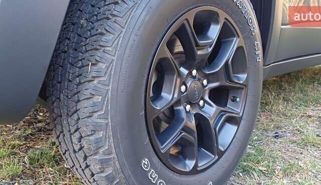 Сірий Джип Cherokee, об'ємом двигуна 3.24 л та пробігом 54 тис. км за 21300 $, фото 20 на Automoto.ua