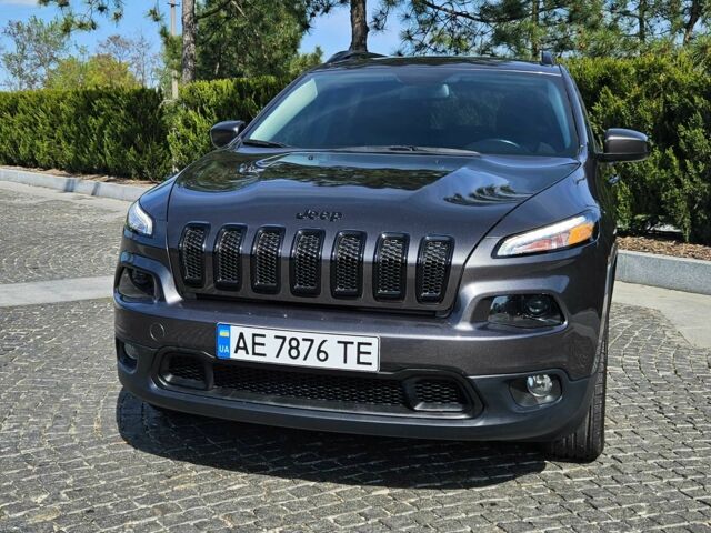 Сірий Джип Cherokee, об'ємом двигуна 0.24 л та пробігом 73 тис. км за 16200 $, фото 2 на Automoto.ua