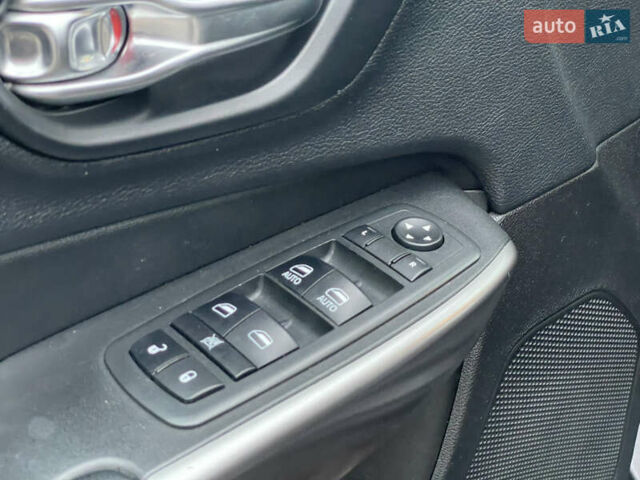 Серый Джип Чероки, объемом двигателя 2.4 л и пробегом 210 тыс. км за 14500 $, фото 22 на Automoto.ua