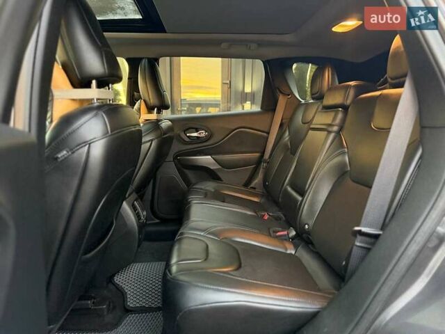 Сірий Джип Cherokee, об'ємом двигуна 2.36 л та пробігом 96 тис. км за 15900 $, фото 17 на Automoto.ua
