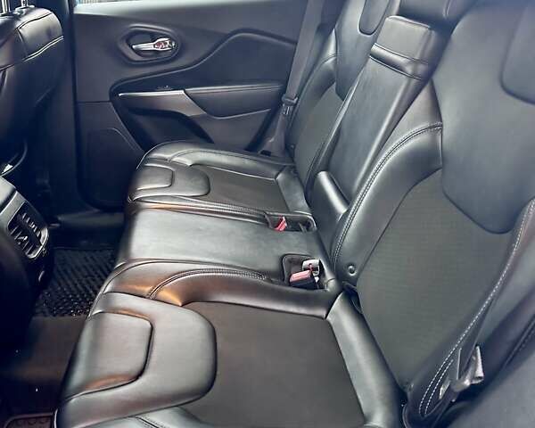 Сірий Джип Cherokee, об'ємом двигуна 3.24 л та пробігом 113 тис. км за 19000 $, фото 9 на Automoto.ua