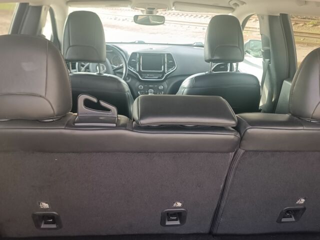 Серый Джип Чероки, объемом двигателя 3 л и пробегом 121 тыс. км за 17700 $, фото 4 на Automoto.ua