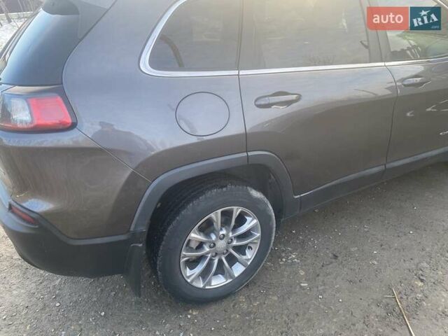 Серый Джип Чероки, объемом двигателя 2.36 л и пробегом 100 тыс. км за 18000 $, фото 5 на Automoto.ua