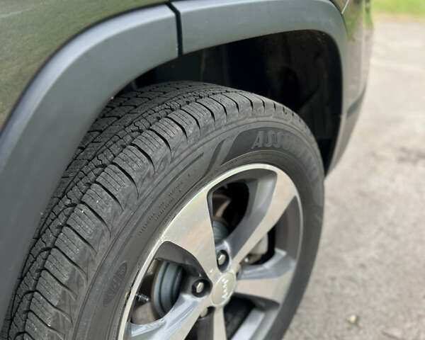 Серый Джип Чероки, объемом двигателя 3.2 л и пробегом 225 тыс. км за 15000 $, фото 11 на Automoto.ua