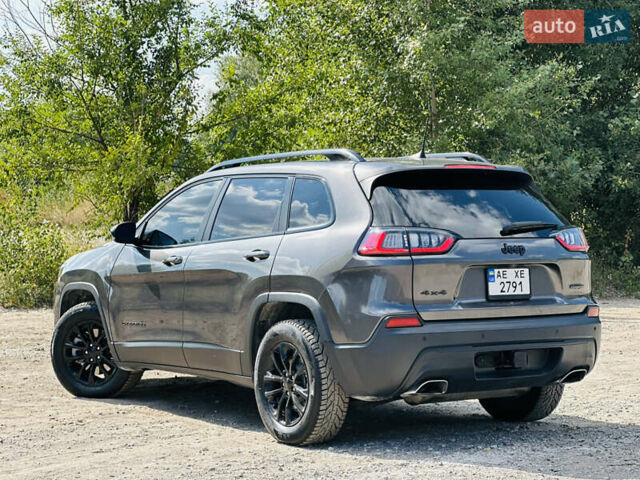 Сірий Джип Cherokee, об'ємом двигуна 3.24 л та пробігом 130 тис. км за 15999 $, фото 3 на Automoto.ua