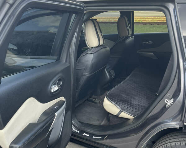 Серый Джип Чероки, объемом двигателя 2.36 л и пробегом 230 тыс. км за 13950 $, фото 3 на Automoto.ua