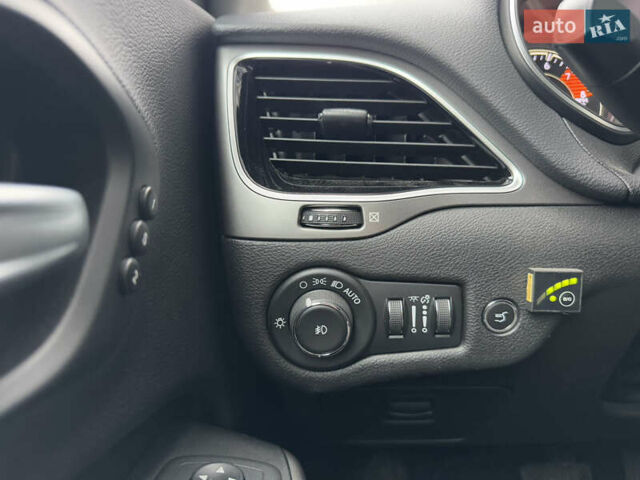 Серый Джип Чероки, объемом двигателя 3.24 л и пробегом 127 тыс. км за 22000 $, фото 23 на Automoto.ua