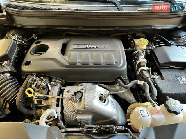 Сірий Джип Cherokee, об'ємом двигуна 2 л та пробігом 142 тис. км за 17100 $, фото 22 на Automoto.ua