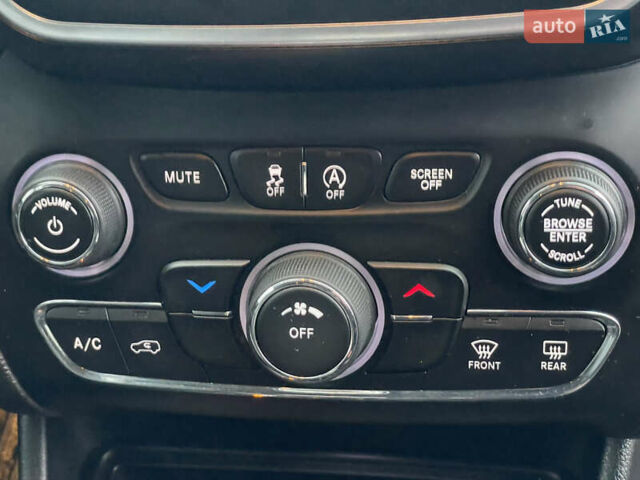 Серый Джип Чероки, объемом двигателя 2.4 л и пробегом 210 тыс. км за 14500 $, фото 30 на Automoto.ua