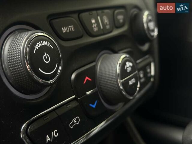 Сірий Джип Cherokee, об'ємом двигуна 1.99 л та пробігом 78 тис. км за 22500 $, фото 25 на Automoto.ua