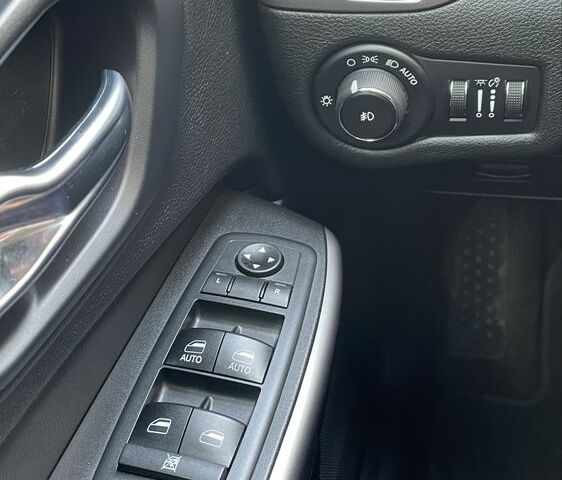 Серый Джип Чероки, объемом двигателя 2.4 л и пробегом 221 тыс. км за 16999 $, фото 7 на Automoto.ua