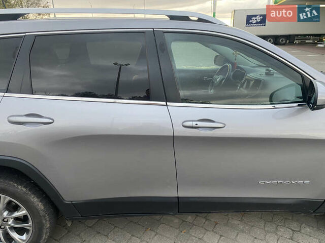 Серый Джип Чероки, объемом двигателя 2.36 л и пробегом 176 тыс. км за 16200 $, фото 9 на Automoto.ua