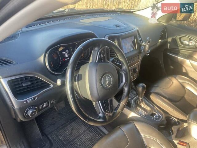 Серый Джип Чероки, объемом двигателя 2.36 л и пробегом 100 тыс. км за 18000 $, фото 27 на Automoto.ua