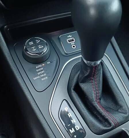 Сірий Джип Cherokee, об'ємом двигуна 3.24 л та пробігом 134 тис. км за 18600 $, фото 9 на Automoto.ua