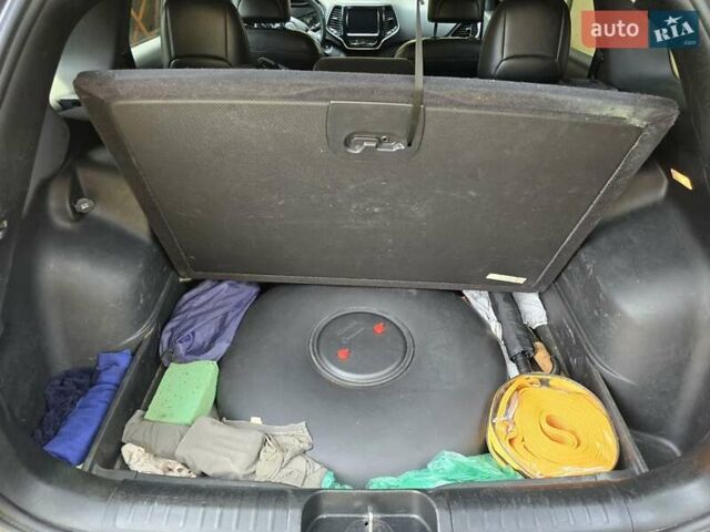 Серый Джип Чероки, объемом двигателя 2.4 л и пробегом 113 тыс. км за 15999 $, фото 11 на Automoto.ua