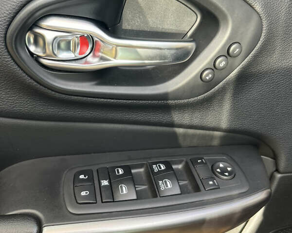 Серый Джип Чероки, объемом двигателя 3.24 л и пробегом 108 тыс. км за 19500 $, фото 31 на Automoto.ua