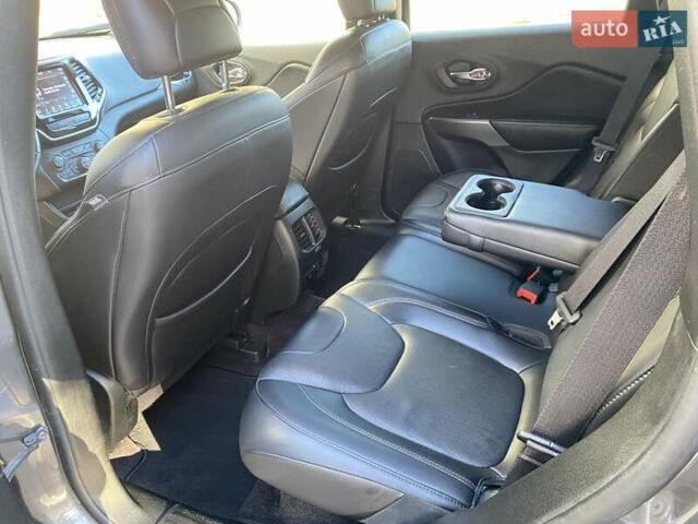 Серый Джип Чероки, объемом двигателя 2 л и пробегом 130 тыс. км за 18300 $, фото 9 на Automoto.ua