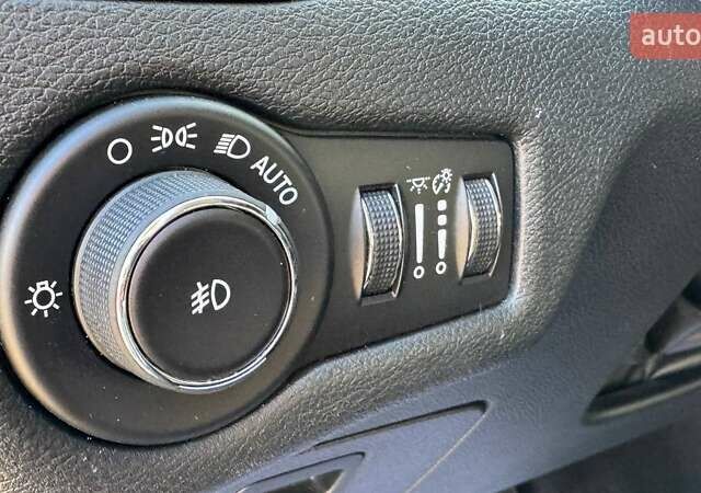 Сірий Джип Cherokee, об'ємом двигуна 1.99 л та пробігом 117 тис. км за 17500 $, фото 11 на Automoto.ua