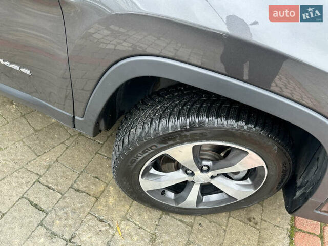 Сірий Джип Cherokee, об'ємом двигуна 2 л та пробігом 142 тис. км за 17100 $, фото 6 на Automoto.ua