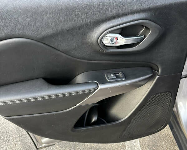 Серый Джип Чероки, объемом двигателя 3.24 л и пробегом 86 тыс. км за 22999 $, фото 12 на Automoto.ua