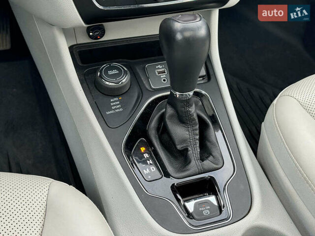 Серый Джип Чероки, объемом двигателя 3.2 л и пробегом 108 тыс. км за 21290 $, фото 35 на Automoto.ua