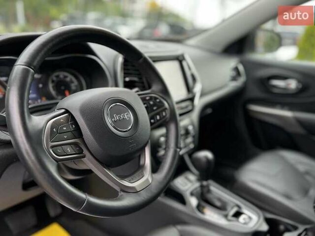 Сірий Джип Cherokee, об'ємом двигуна 2 л та пробігом 28 тис. км за 20690 $, фото 21 на Automoto.ua