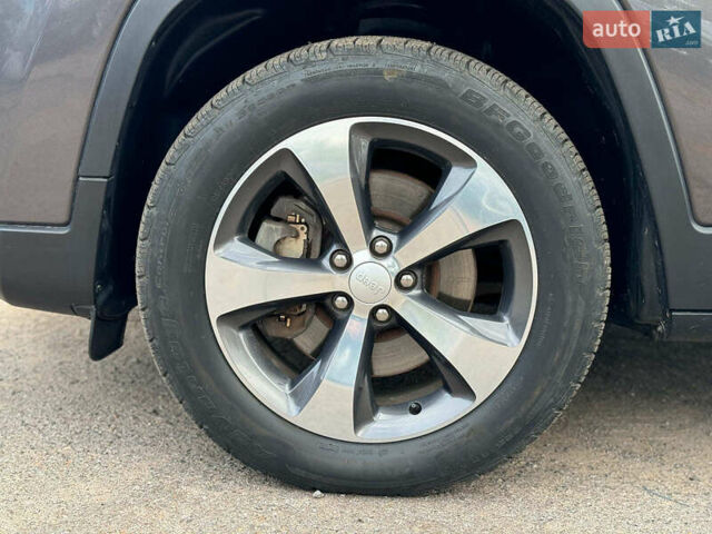 Серый Джип Чероки, объемом двигателя 3.2 л и пробегом 108 тыс. км за 21290 $, фото 8 на Automoto.ua