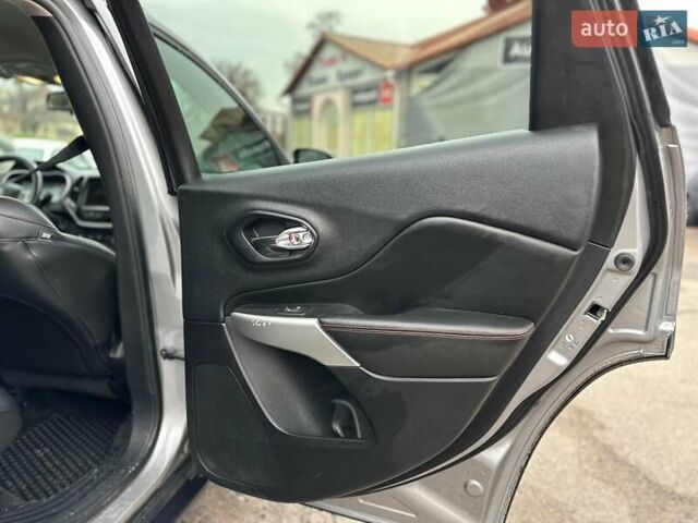 Серый Джип Чероки, объемом двигателя 2.4 л и пробегом 152 тыс. км за 15490 $, фото 18 на Automoto.ua