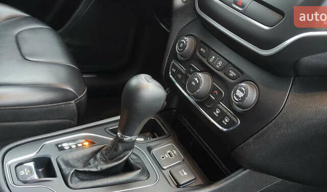 Сірий Джип Cherokee, об'ємом двигуна 2.36 л та пробігом 140 тис. км за 16200 $, фото 11 на Automoto.ua