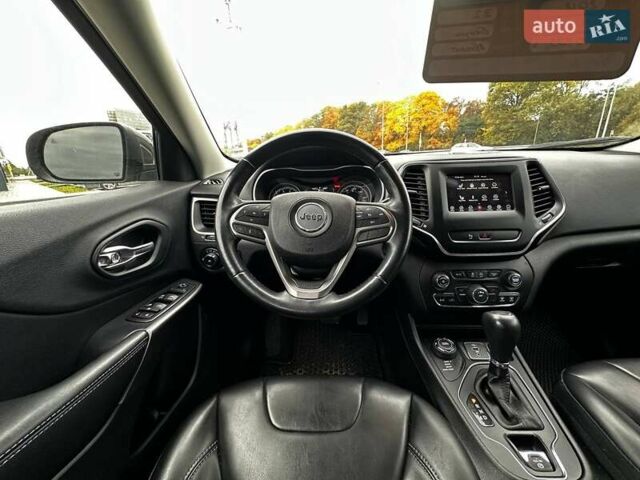 Сірий Джип Cherokee, об'ємом двигуна 3.24 л та пробігом 141 тис. км за 16799 $, фото 29 на Automoto.ua