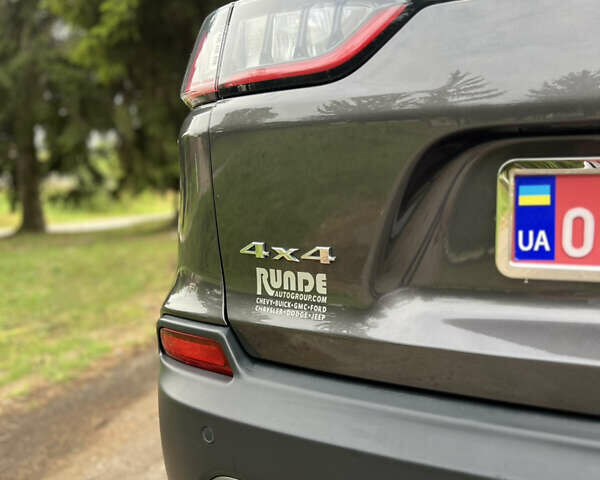 Серый Джип Чероки, объемом двигателя 3.2 л и пробегом 225 тыс. км за 15000 $, фото 9 на Automoto.ua