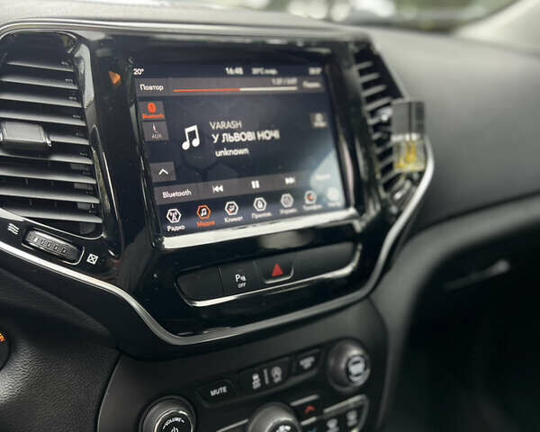 Серый Джип Чероки, объемом двигателя 3.2 л и пробегом 225 тыс. км за 15000 $, фото 22 на Automoto.ua