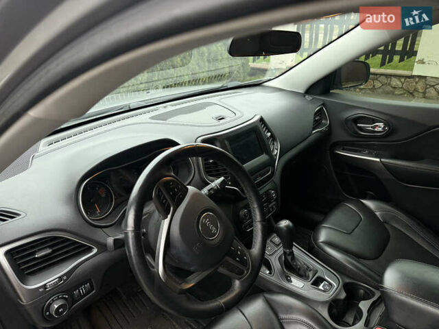 Серый Джип Чероки, объемом двигателя 2.36 л и пробегом 142 тыс. км за 14200 $, фото 19 на Automoto.ua