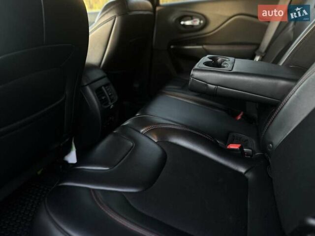 Сірий Джип Cherokee, об'ємом двигуна 1.99 л та пробігом 78 тис. км за 22500 $, фото 40 на Automoto.ua