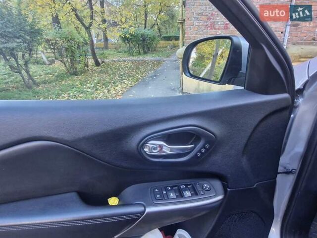 Серый Джип Чероки, объемом двигателя 3.24 л и пробегом 119 тыс. км за 18499 $, фото 15 на Automoto.ua