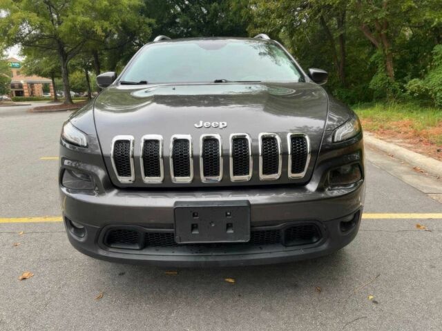 Сірий Джип Cherokee, об'ємом двигуна 2.4 л та пробігом 46 тис. км за 4900 $, фото 1 на Automoto.ua