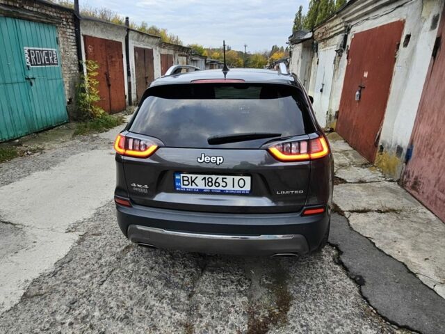 Джип Cherokee 2018 у Рівному на Automoto.ua Сірий Джип Cherokee, об'ємом двигуна 3.2 л та пробігом 150 тис. км за 18700 $, фото 8 на Automoto.ua