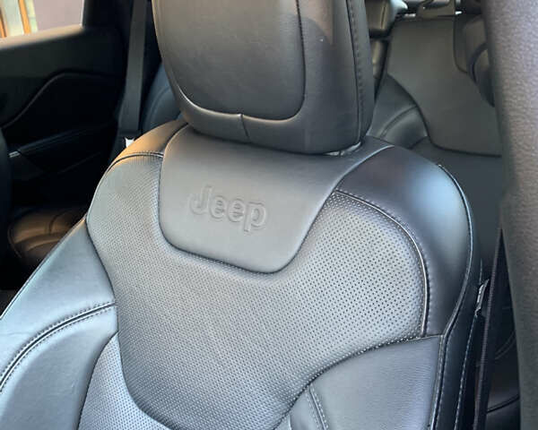 Сірий Джип Cherokee, об'ємом двигуна 2.36 л та пробігом 150 тис. км за 16600 $, фото 57 на Automoto.ua