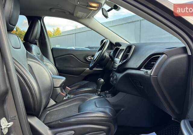 Сірий Джип Cherokee, об'ємом двигуна 1.99 л та пробігом 117 тис. км за 17500 $, фото 17 на Automoto.ua