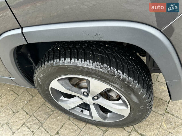 Сірий Джип Cherokee, об'ємом двигуна 2 л та пробігом 142 тис. км за 17100 $, фото 2 на Automoto.ua