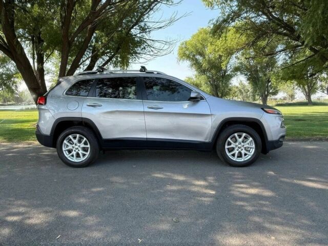 Сірий Джип Cherokee, об'ємом двигуна 2.4 л та пробігом 63 тис. км за 8300 $, фото 4 на Automoto.ua