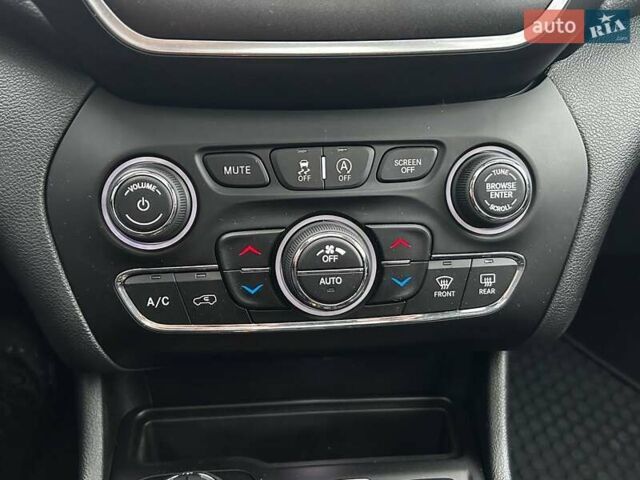 Сірий Джип Cherokee, об'ємом двигуна 3.24 л та пробігом 91 тис. км за 23290 $, фото 27 на Automoto.ua