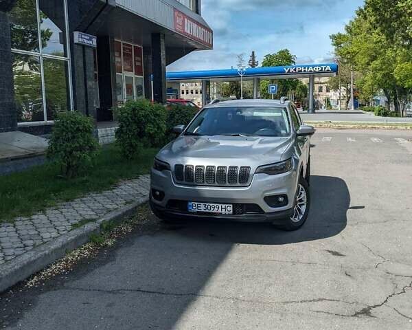 Сірий Джип Cherokee, об'ємом двигуна 2.36 л та пробігом 105 тис. км за 18300 $, фото 2 на Automoto.ua