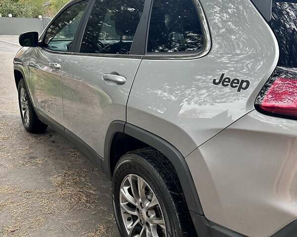 Сірий Джип Cherokee, об'ємом двигуна 3.24 л та пробігом 113 тис. км за 19000 $, фото 3 на Automoto.ua