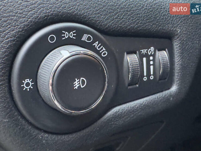 Сірий Джип Cherokee, об'ємом двигуна 1.99 л та пробігом 117 тис. км за 17500 $, фото 11 на Automoto.ua