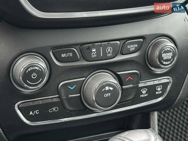 Сірий Джип Cherokee, об'ємом двигуна 3.24 л та пробігом 141 тис. км за 16799 $, фото 23 на Automoto.ua